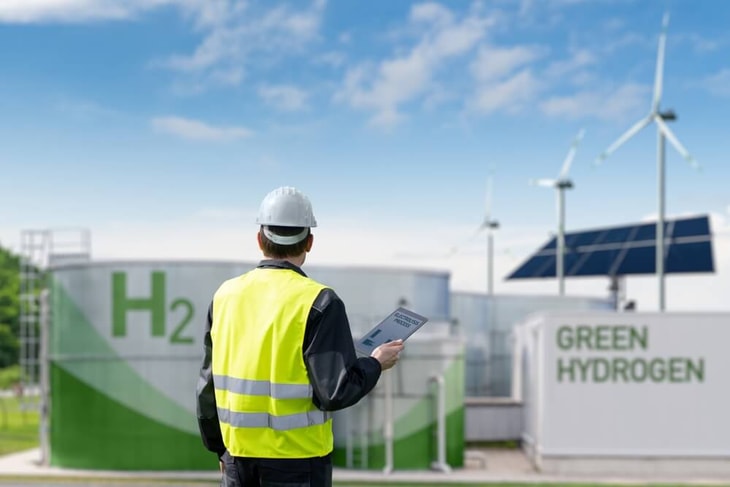 MOL launches largest green hydrogen plant in Central/Eastern Europe